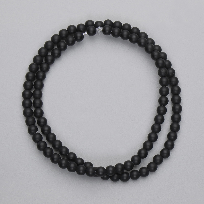 Mărgele din șungit, formă sferică netedă, diametrul 4 mm ±, pe fir, lungime 38 cm ±