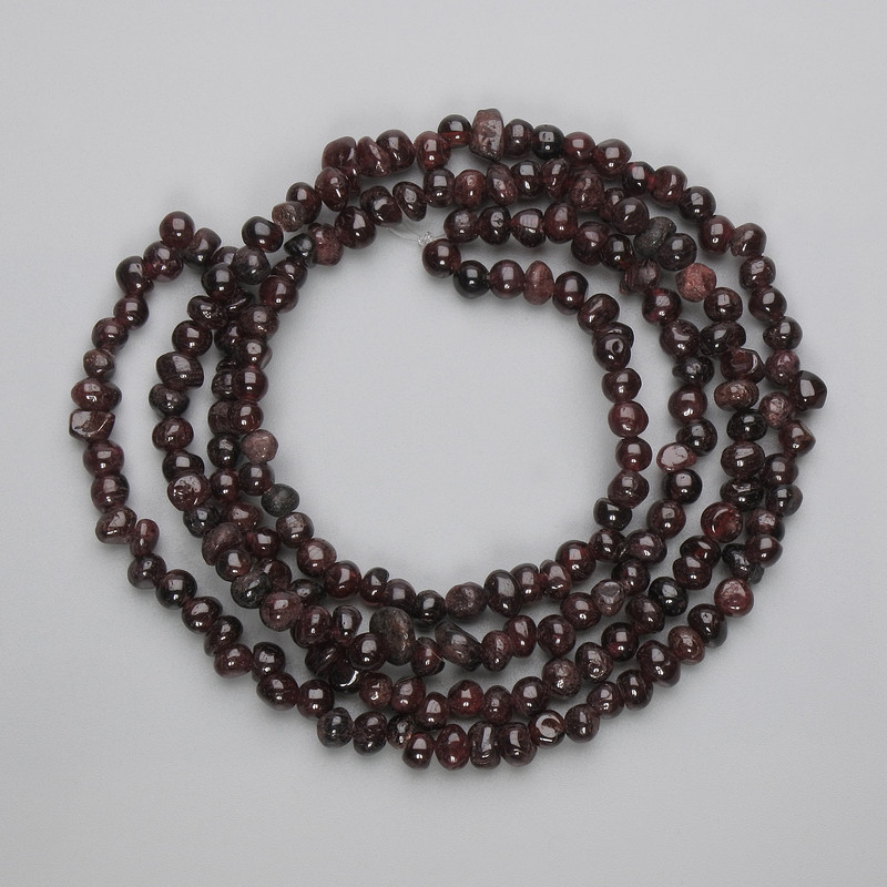 Mărgele din granat fațetate, diametru 5–6 mm, 5×4–5 mm, pe fir, lungime 80 cm