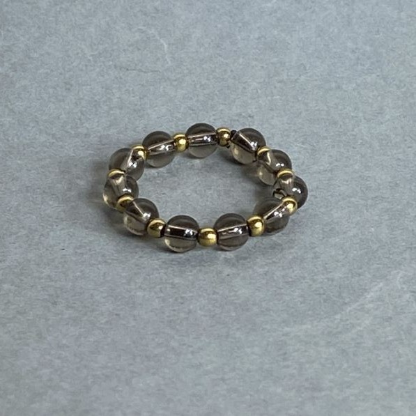 Inel cu topaz fumuriu, bile netede, diametru 4 mm ±; hematit – bile 2 mm ±; pe elastic