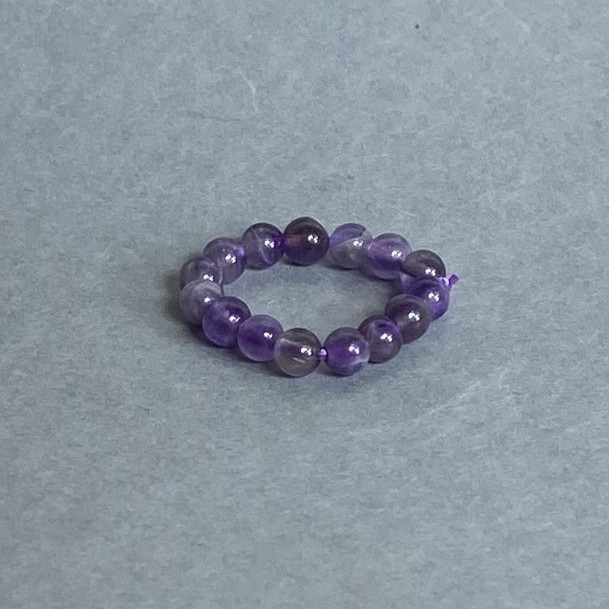 Inel din ametist, bilă netedă, diametru 4 mm, șnur elastic