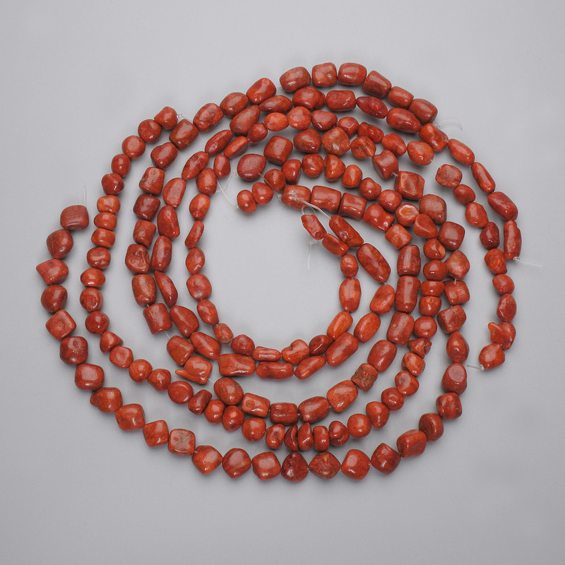 Mărgele din coral poros, tăiate la fațete, diametrul 7–12×9–10 mm +/- (dimensiuni asortate) pe fir, lungime 42 cm+