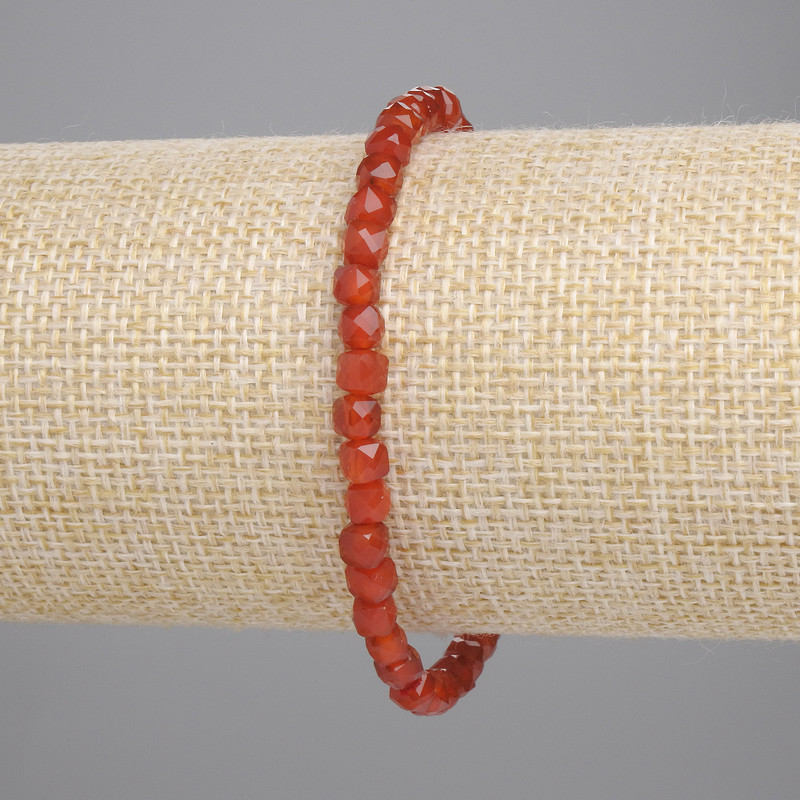 Brățară din carneol, cuburi facetate, diametru 4×4 mm, lungime 18 cm, pe elastic