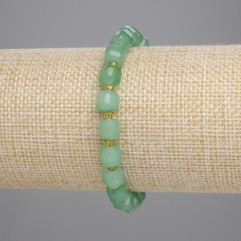 Brățară din nefrit cu cuburi fațetate, diametru 6,5×6,5 mm, mărgele de 3 mm, lungime 18 cm, pe elastic