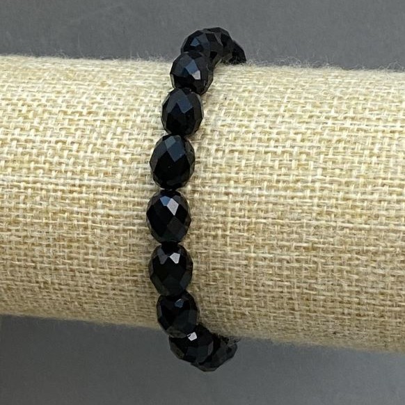 Brățară din agat (artificial) cu mărgele din sticlă cehă tăiate, diametrul 9,5×8 mm, lungime 18 cm, pe elastic