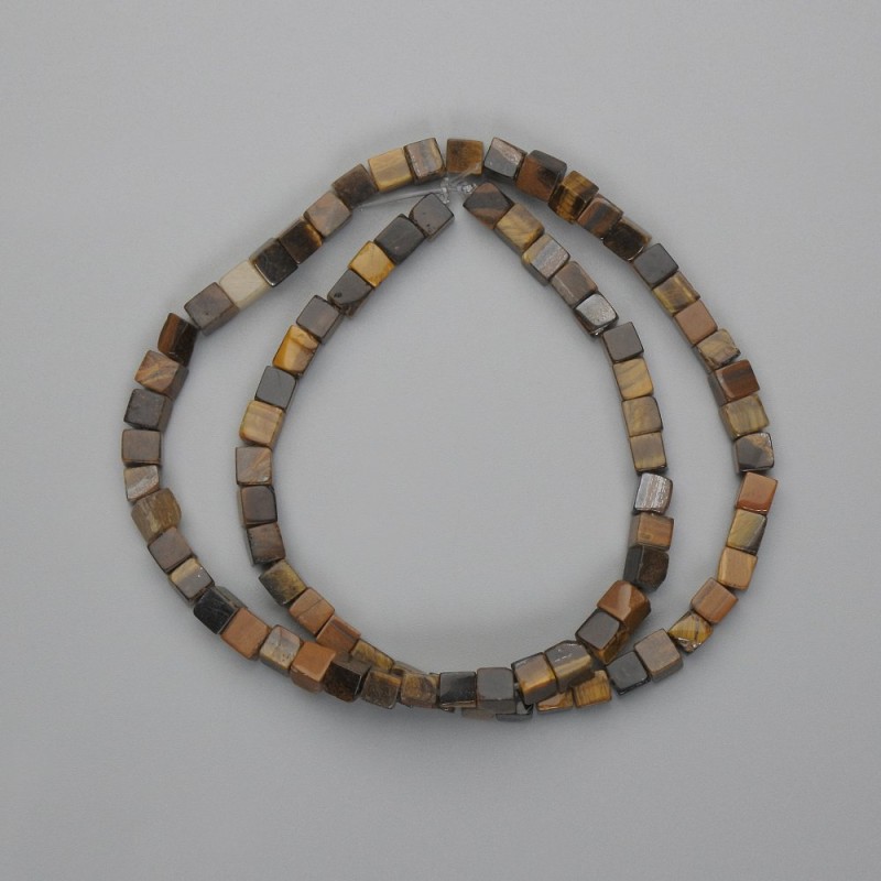 Mărgele cub din ochiul de tigru, diametrul 4–4,5 × 4–4,5 mm, lungimea 38 cm ± pe fir