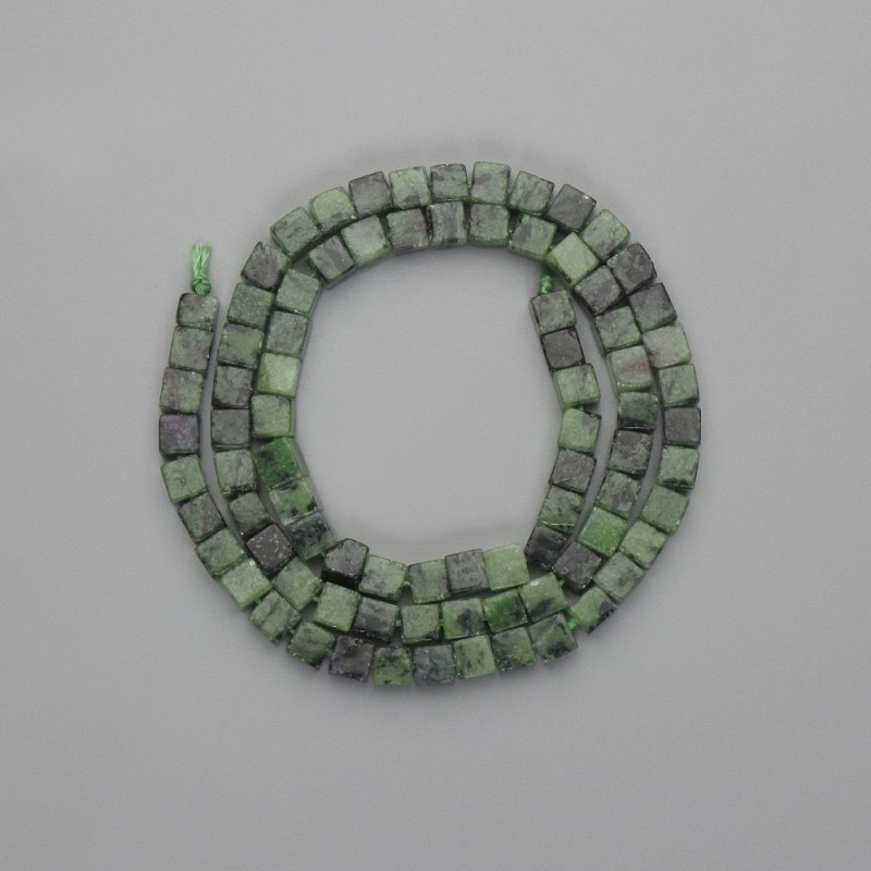 Mărgele din zozit cubice, diametrul 4×4 mm, lungimea de aproximativ 39 cm, pe șnur