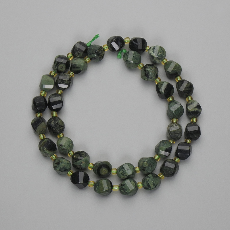 Mărgele din jasper oceanic, rombi fațetați 8×7 mm ±, mărgele de 3 mm ±, lungime aproximativă 38 cm, pe fir