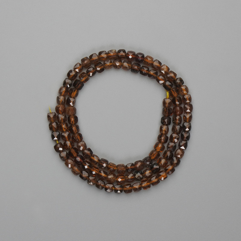 Mărgele de hessonit, cub facetat, 4 mm, lungime 39 cm, pe fir