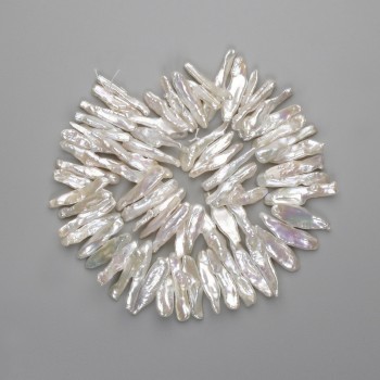 Mărgele baroce cu nuanță «benzină», diametrul 31–33×4,5–7 mm, lungime aproximativă 37 cm ±