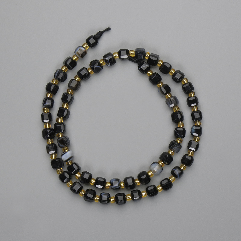 Mărgele de agat tăiate cubice, 5×5 mm ±, mărgele de nisip 3 mm ±, lungime 38 cm