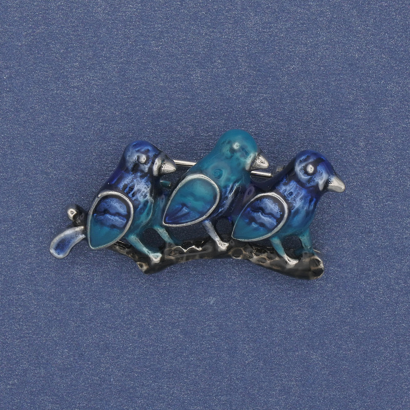 Broșă cu păsări pe creangă, email albastru, metal argintiu, 35x19 mm+