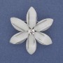 Broșă-pendentă «Floare albă» din acrilic cu stras, metal argintiu, 45 mm+