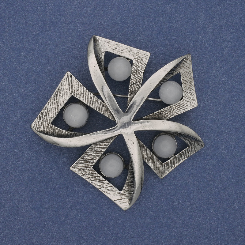 Broșă Accent cu ochi de pisică gri, metal argintiu, 60 mm+