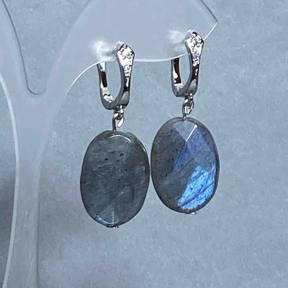 Cercei din labradorit, tăiați, ovali 25×15 mm, lungime aproximativă 32 mm
