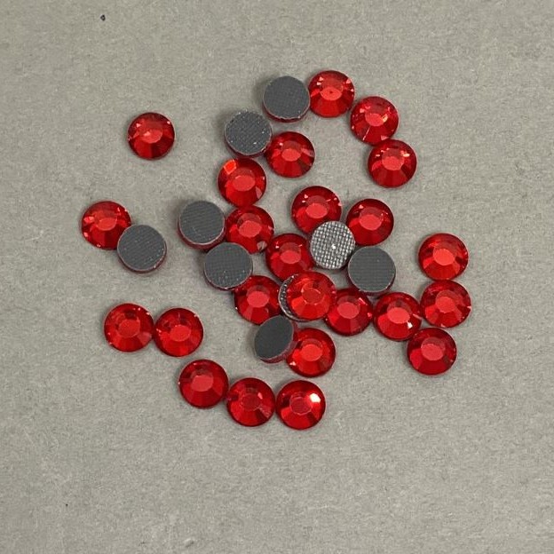 Strasuri roșii cu fixare rece, diametrul 6 mm ± ambalaj 180 g