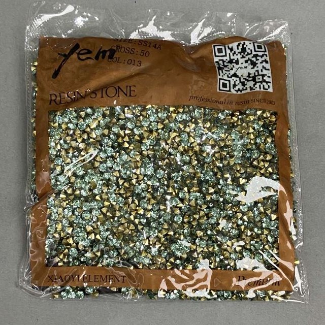 Strasuri albastre, diametru 4 mm ±, ambalaj 75 g (±)