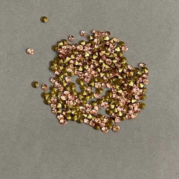 Strasuri roz, pietricele, diametrul 2,5 mm (±), ambalaj 4 g (±)