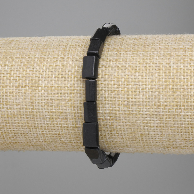 Brățară din șungit, tăiată, 7–8×5–6 mm, lungime 18 cm, pe bază elastică