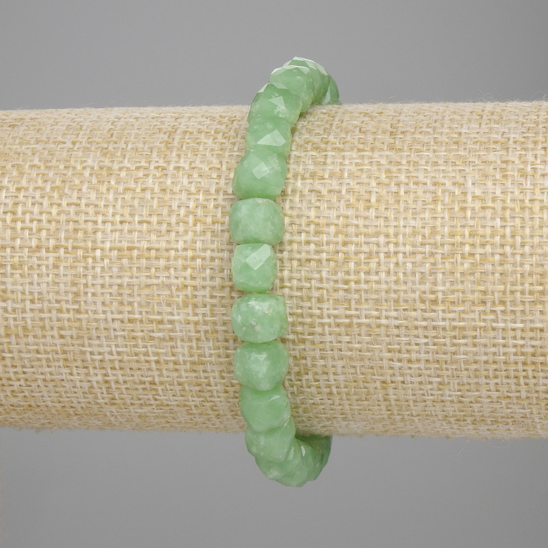 Brățară cu crizolit cuburi tăiate, diametru 7×7 mm, lungime 18 cm, elastic
