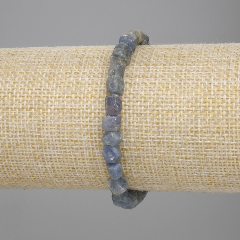 Brățară cu safir brut, piatră naturală, diametrul 5–8×5–7 mm, lungime 18 cm, elastic