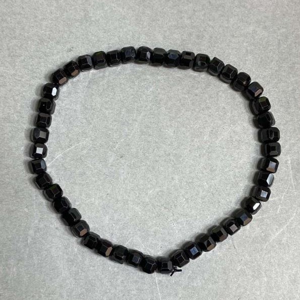 Brățară din turmalină neagră, fațetată, cub 4x4 mm, lungime 18 cm, elastică