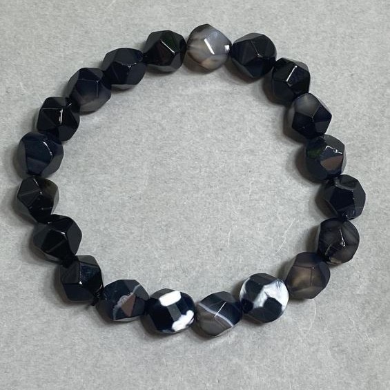 Brățară din agate multifacetate 10x9 mm +-, lungime 18 cm +-, pe bandă elastică