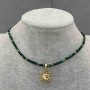 Choker din malahit cu cuburi tăiate de 2 mm +- hematit multifacetat de 2 mm+- cu pandantiv soare de 20 mm +-, lungime 36 cm +- lanț extensibil