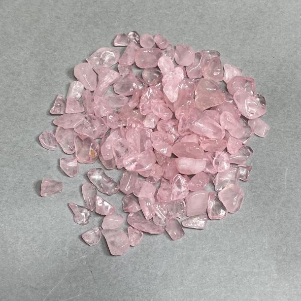Cuart roz natural – granule fără gaură 6-16×4-8 mm ± (pentru 100 g ±)