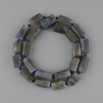 Mărgele din labradorit brut, tăiate cu fațete, 11–25×10–11 mm, 5 mm ±, lungime 45 cm ± pe șnur