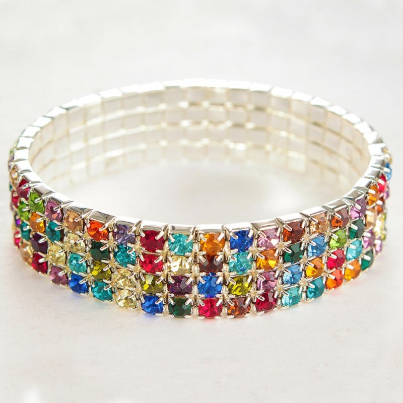 Brățară extensibilă cu patru rânduri de strasuri colorate, circumferința 16–17 cm
