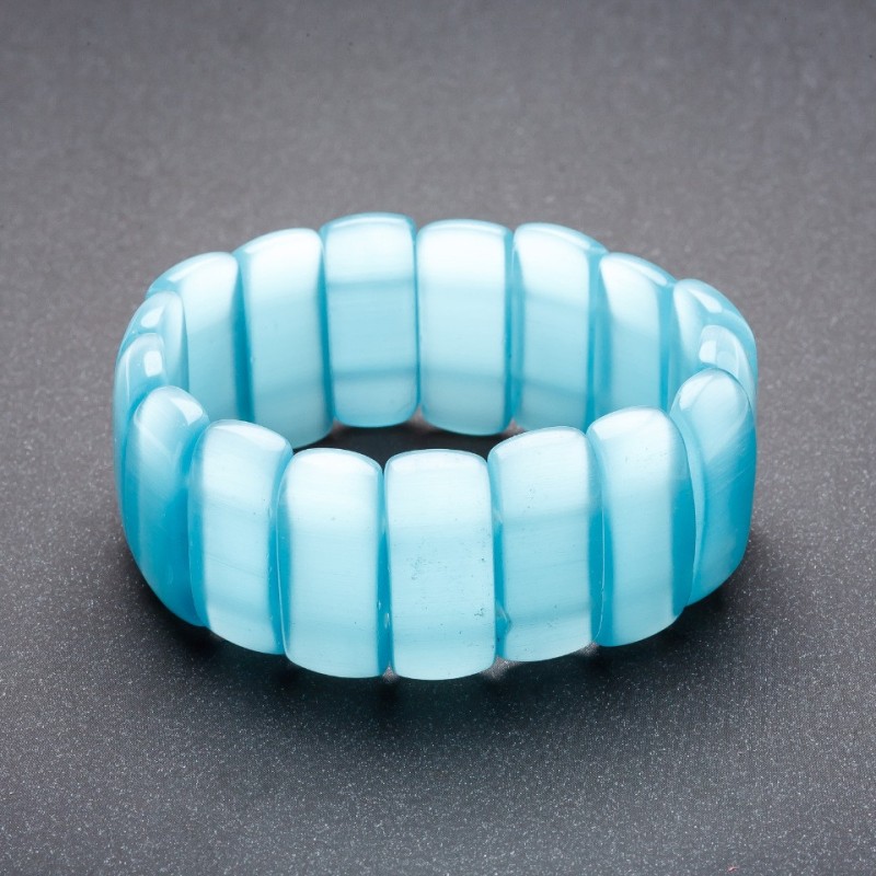 Brățară din ochiul pisicii pe elastic, culoare albastru deschis, verigi 25×11 mm