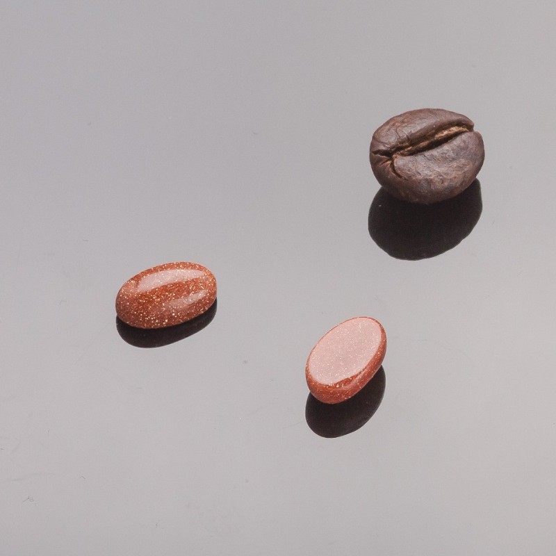 Cabochon mini oval din aventurin, nisip auriu, diametrul 8x5 mm