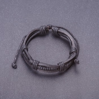 Brățară «Vânător de urme» din piele ecologică neagră, cu închidere reglabilă