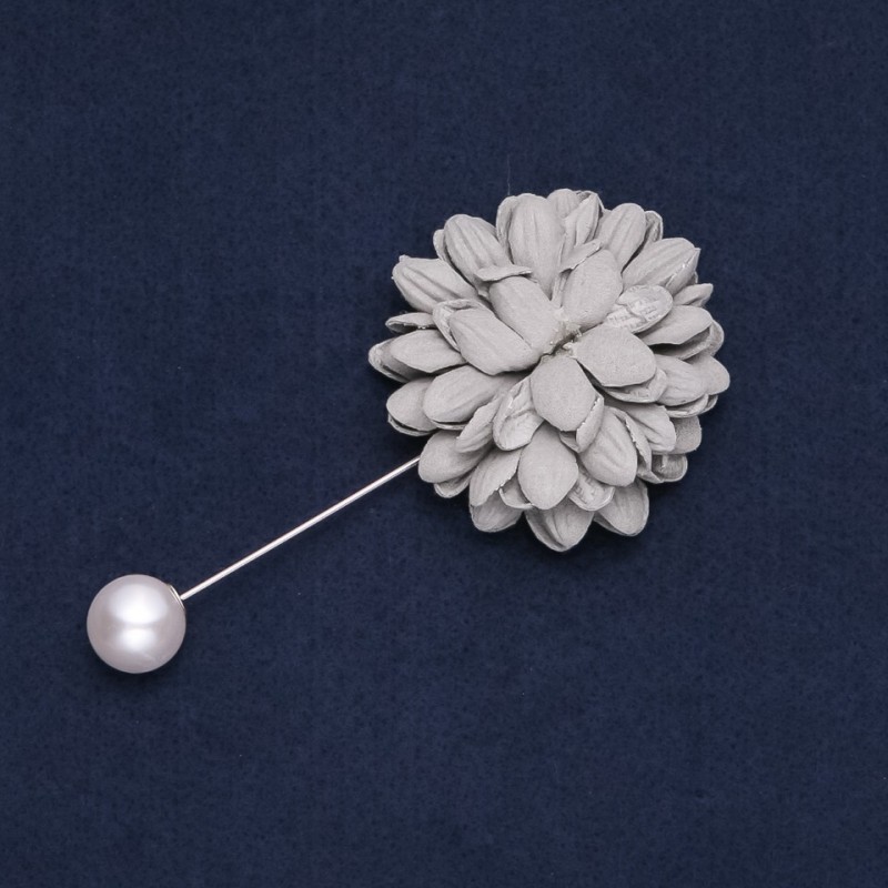 Broșă cu ac delicată cu floare din material textil «Crizantemă», diametrul 4 cm, lungimea 9 cm