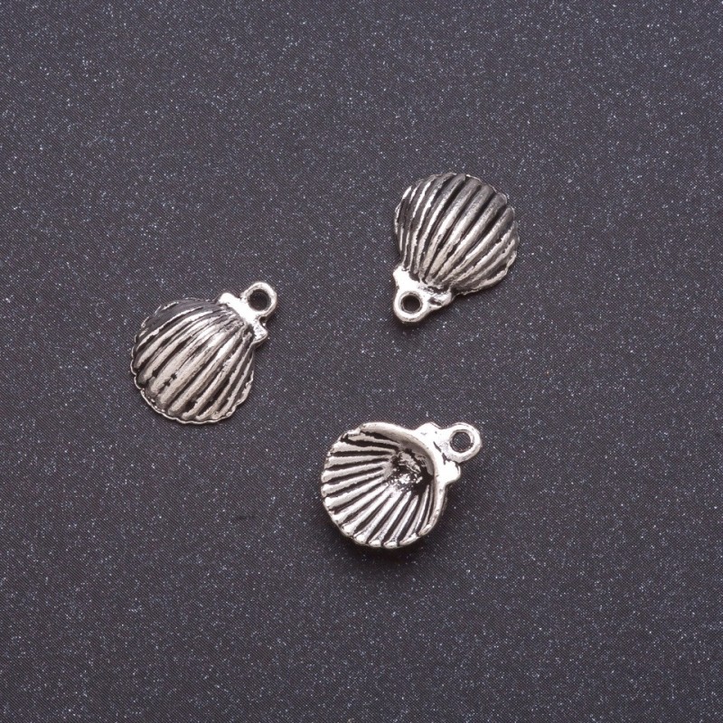 Pandantiv scoică 13×16 mm, ambalaj 20 g, +/- 19-20 buc