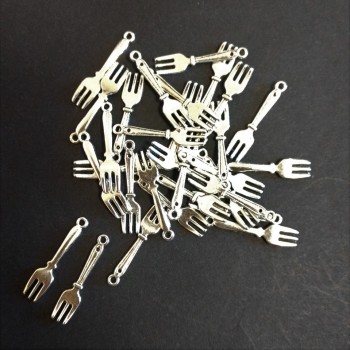 Furnitură pandantiv Furcă 27×6 mm, ambalaj 20 g +/- 30 buc