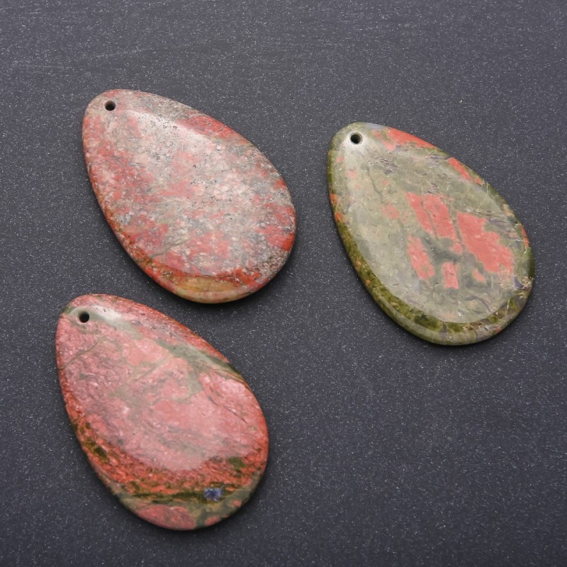 Pandantiv din jasper heliotrop, formă de picătură, 55×35 mm