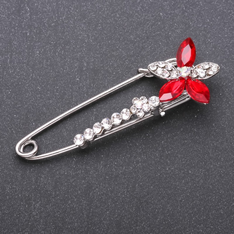 Broșă cu ac, cristale roșii de sticlă, 68×23 mm, metal alb