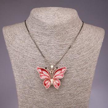 Pandantiv 'Fluture' pe un lanț lung, în nuanța 'aur negru', diametrul 54×44 mm, lungime 85 cm