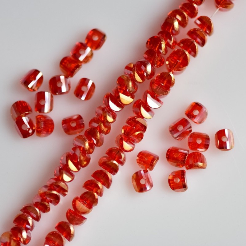 Perle de cristal roșii în stil Swarovski, cu acoperire aurie «benzină», diametrul 2,5×4 mm, șnur de 48 cm