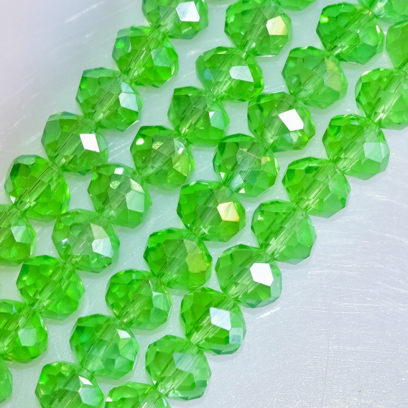 Mărgele din cristal ceh, transparente verde deschis, cu finisaj benzină, formă rondel, diametru 8×5 mm, pe șnur de 40 cm