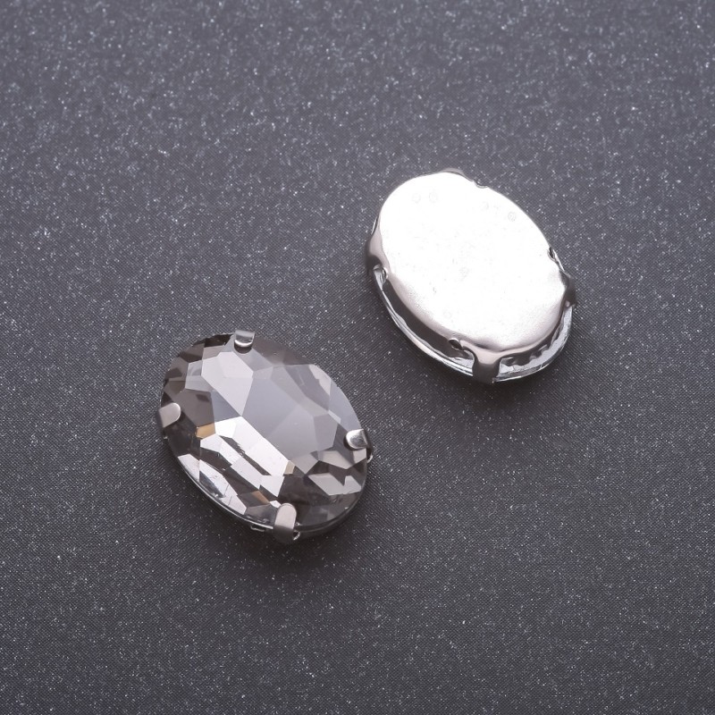 Preț per pachet / 10 buc. Cristal cusut în capă ovală 13×18 mm, gri