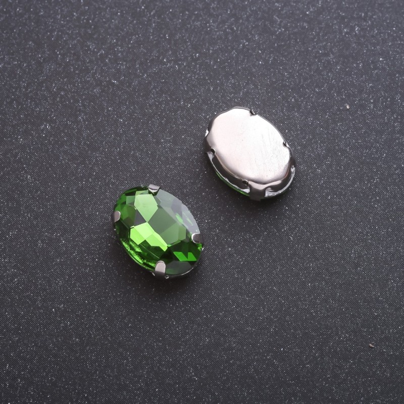 Preț pentru pachet / 10 bucăți. Cristal cusut în montură ovală 10×14 mm, verde
