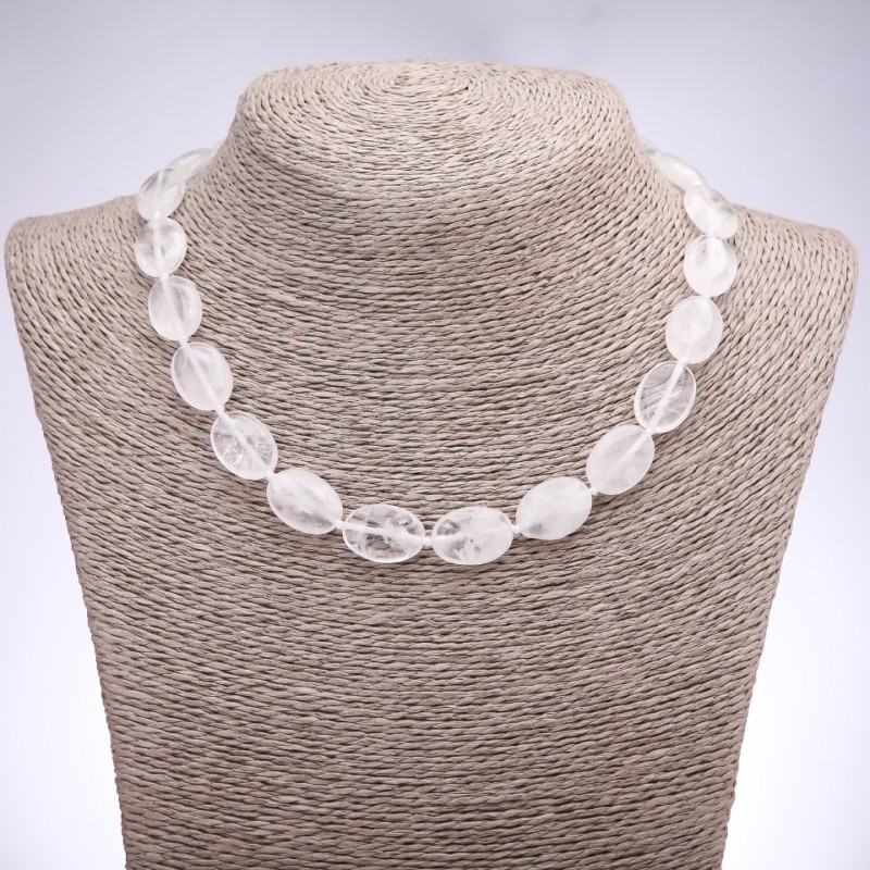 Colier din cristal de munte, formă ovală, dimensiuni 13×18×6 mm, lungime 43 cm