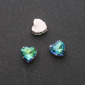 Preț per pachet / 10 buc. Cristal cusut în montură, formă de inimă, 10 mm, verde-albastru