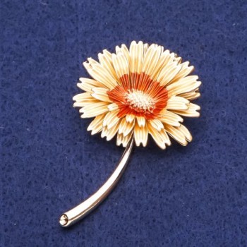 Broșă floare margaretă, metal auriu, 54x34 mm+