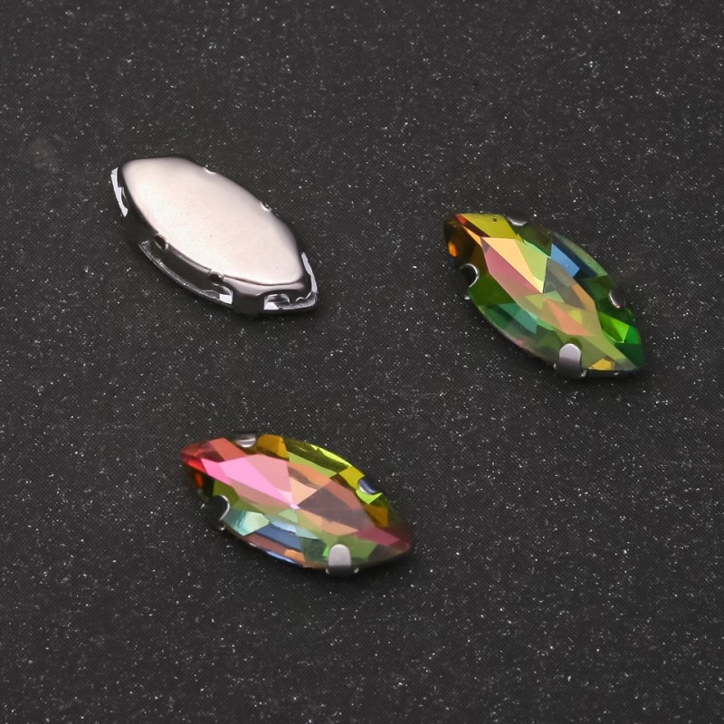 Preț pentru pachet /10 buc. Cristal irisat cusut în știft oval 7x15mm