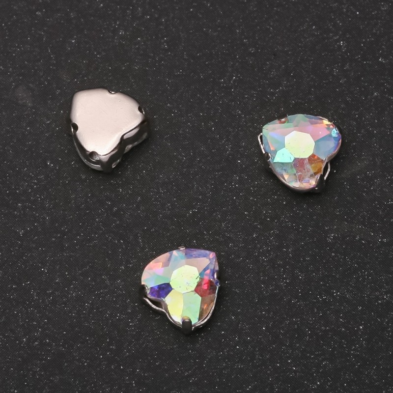 Preț per pachet / 10 bucăți. Cristal cusut cu știft, formă de inimă, 8 mm, irizat