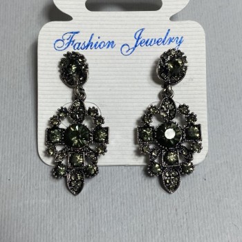 Сережки-пусети з підвіскою, темні і світлі стрази, метал під срібло, 40мм