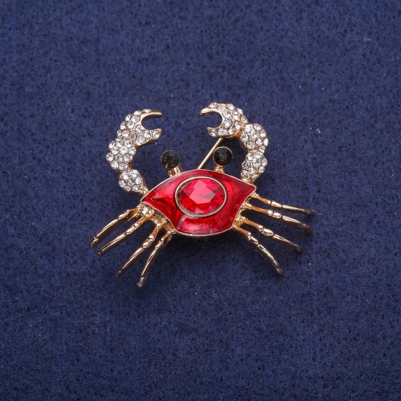 Broșă în formă de crab cu email roșu și strasuri, metal auriu 30×40 mm